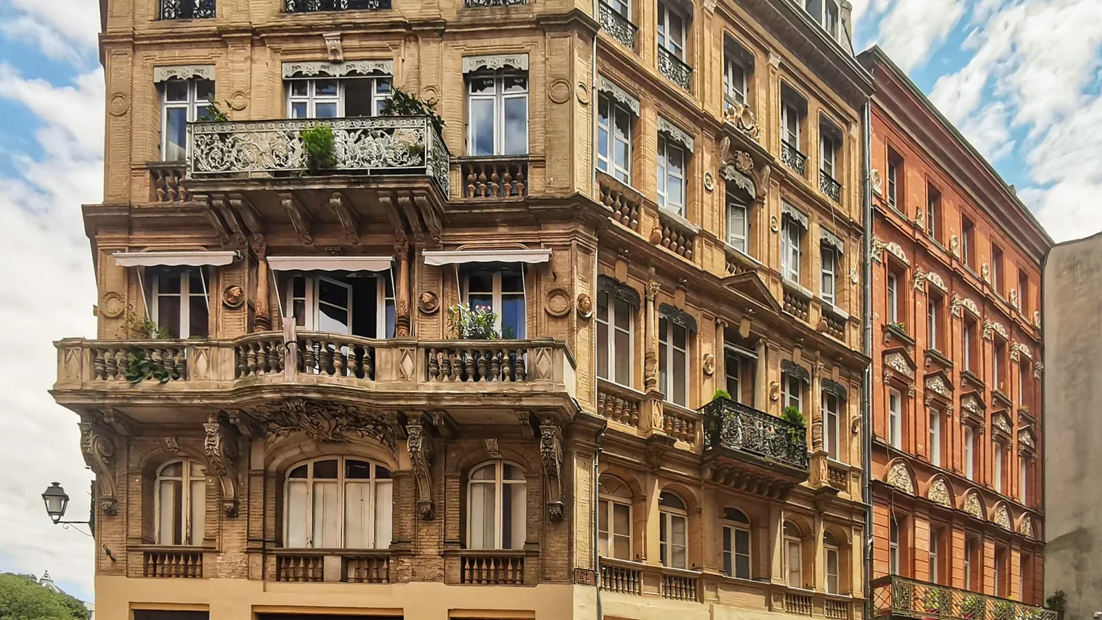 Immeuble en brique rue de la Pomme à Toulouse